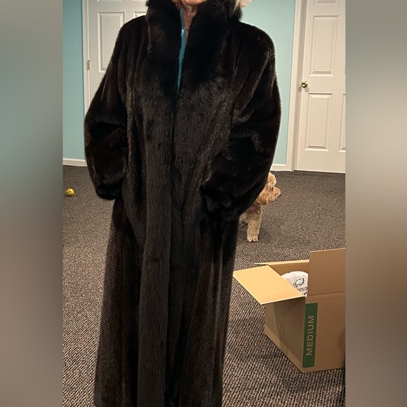 Luxurious Black Mink Full Length coat - Picture 2 of 2